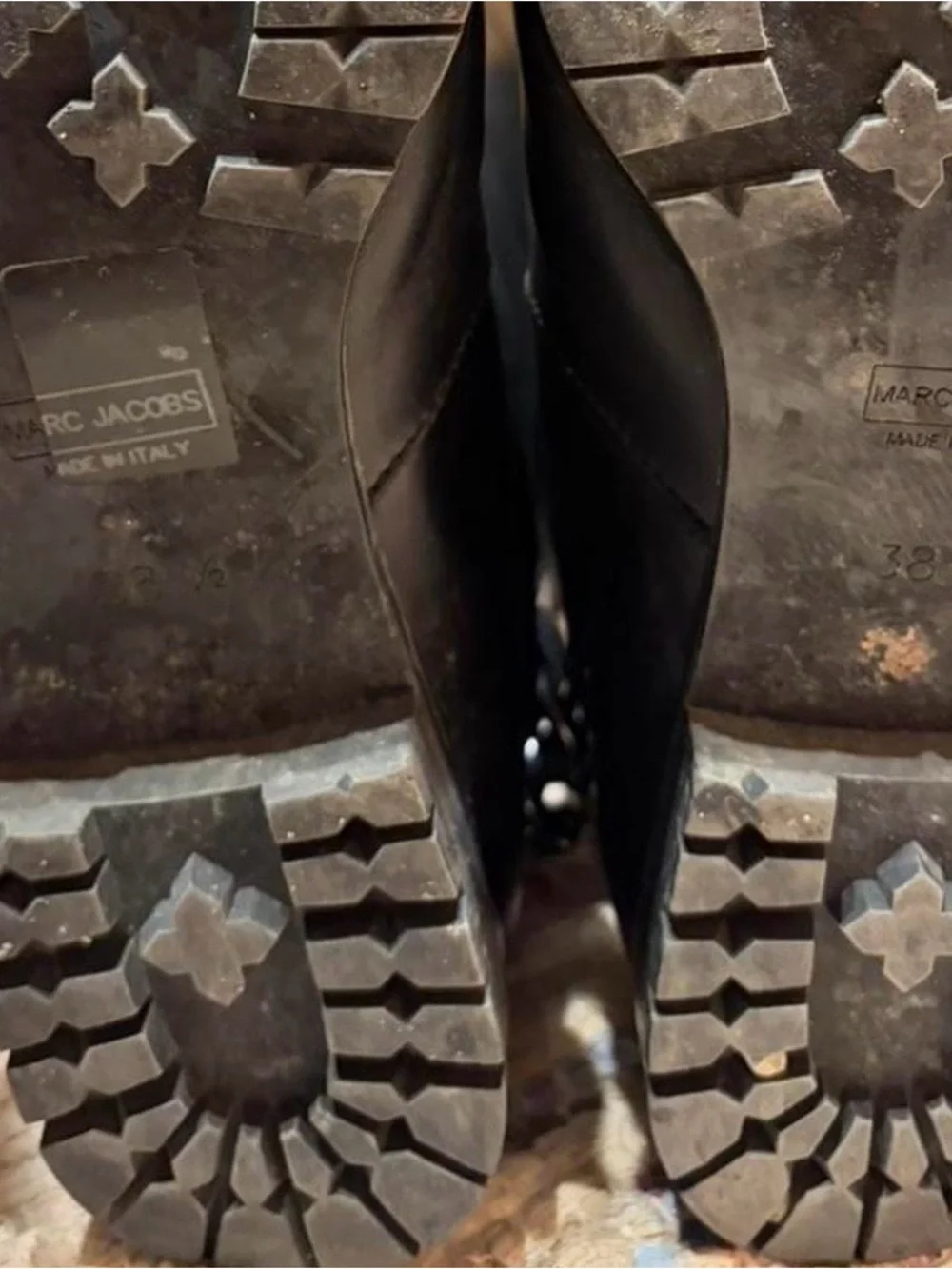 Marc Jacobs Black Leather Handbag Interior Label Detail